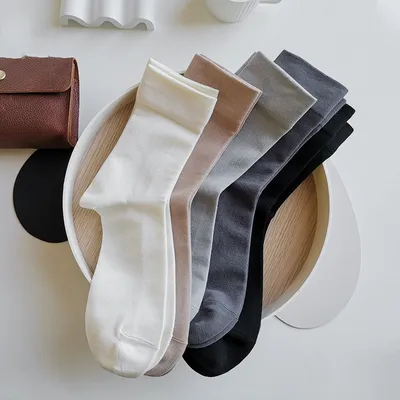 Antibacterial and deodorant men's socks with collagen