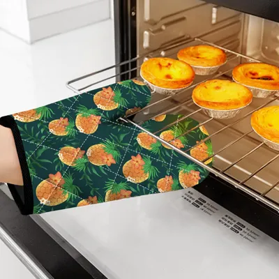 Cute Pug Print Insulated Oven Mitt And Trivet Set 2 Pieces