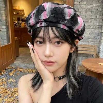 The Lady's Distressed Check-pattern Fringed Trend-forward Patch-dyed Checkered Beret Is Perfect For Everyday Streetwear And Girly Outfits.