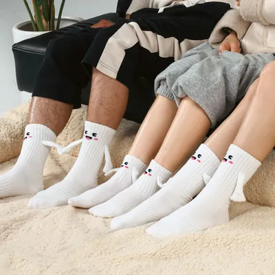 2Pairs Kids Mom Dad Hand In Hand Smile Sock Family Magnetic Hand Holding Socks