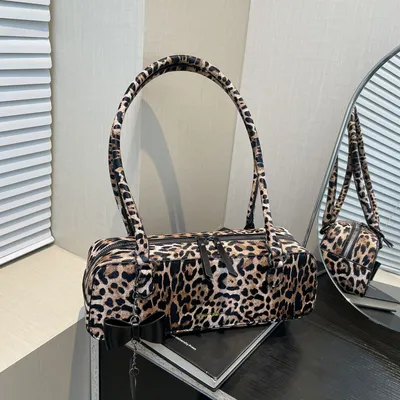 A High-end Tote Bag With A Uniquely Distinctive Design