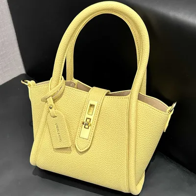 A Niche High-quality Hand-held Messenger Bag Fashion