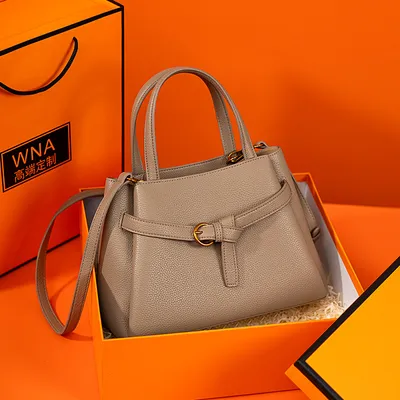 2025 New Large-Capacity Minimalist Commuter Handbag
