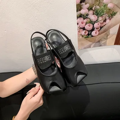 2026 Early Spring New Niche Minimalist Closed Peep Toe Shoes Women Fashion Versatile Flat Backless Roman Sandals