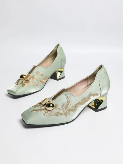 2026 Spring New Women's Chunky Heel Pumps, Versatile Square Toe Deep-V Loafers, New Chinese Style Embroidered High Heels