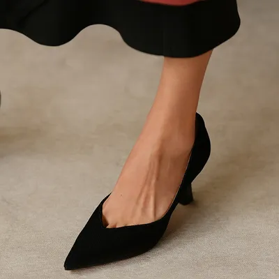  new black pointed temperament sexy high-heeled women's single shoes commute OL high heels
