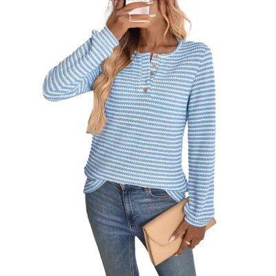 Button round neck T-shirt with long sleeves