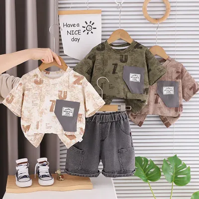 Two piece set of children's casual short sleeved shorts for babies