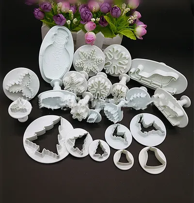 22-piece Christmas Tree Snowflake Fondant Cake Mold Set