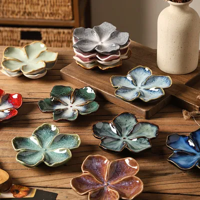 Retro Japanese-style Ceramic Dish Flower-shaped Plate