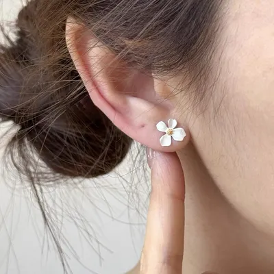 1 Pair 999 Pure Silver Flower Earrings, Simple Elegant Design, Great For Everyday Wear & Valentine Gift
