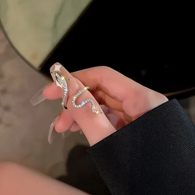 1 Piece Of Trendy, Stylish And High-End Snake-Shaped Wrap-Around Adjustable Ring For Women, Inlaid With Rhinestones - Suitable For Daily Wear, Party Occasions And Gifting