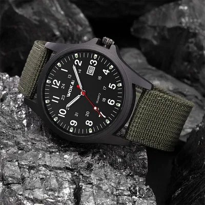 Sporty Nylon Strap Mens Quartz Watch Minimalist Design