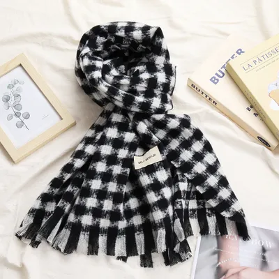 Womens Retro Artistic Diamond-Plaid Scarf