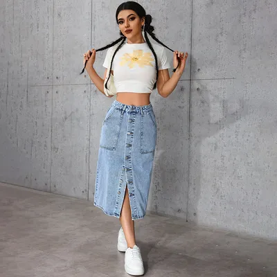 A Highly Stretchy, Mid-length Denim Skirt Perfectly Flatters Your